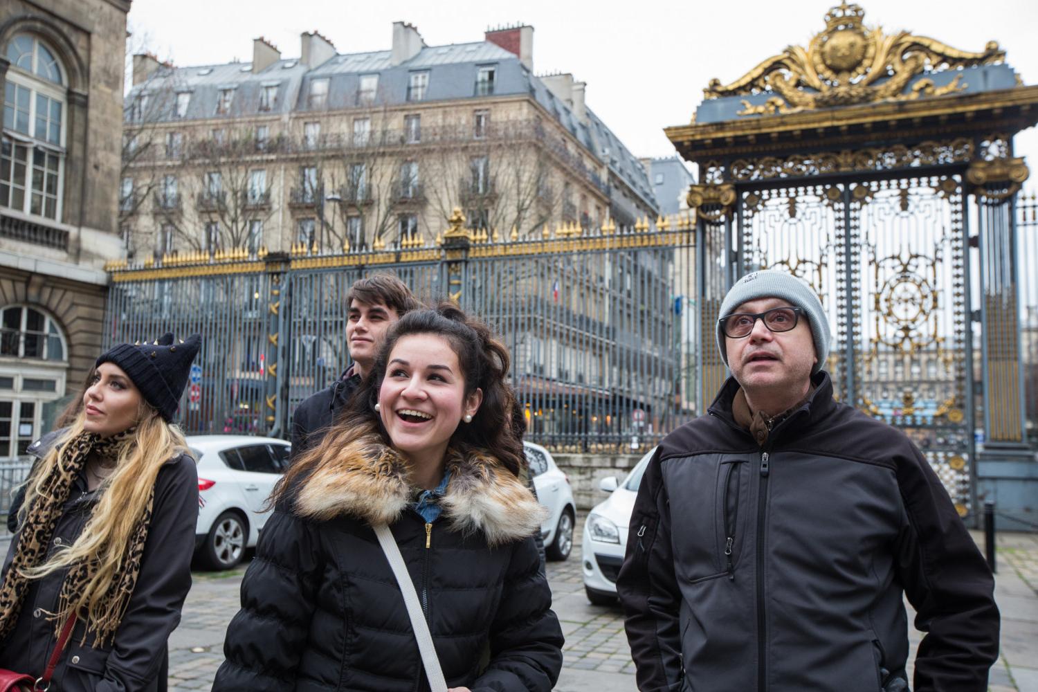 <a href='http://qm.tianbo588.net'>全球十大赌钱排行app</a>学院法语教授Pascal Rollet带领学生们到巴黎游学.
